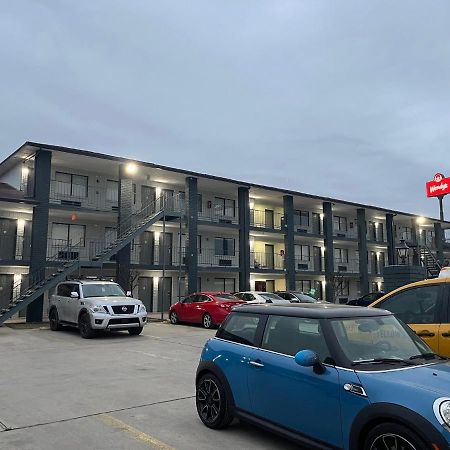 Hometowne Studios By Red Roof San Antonio E - Frost Bank Center Exteriör bild