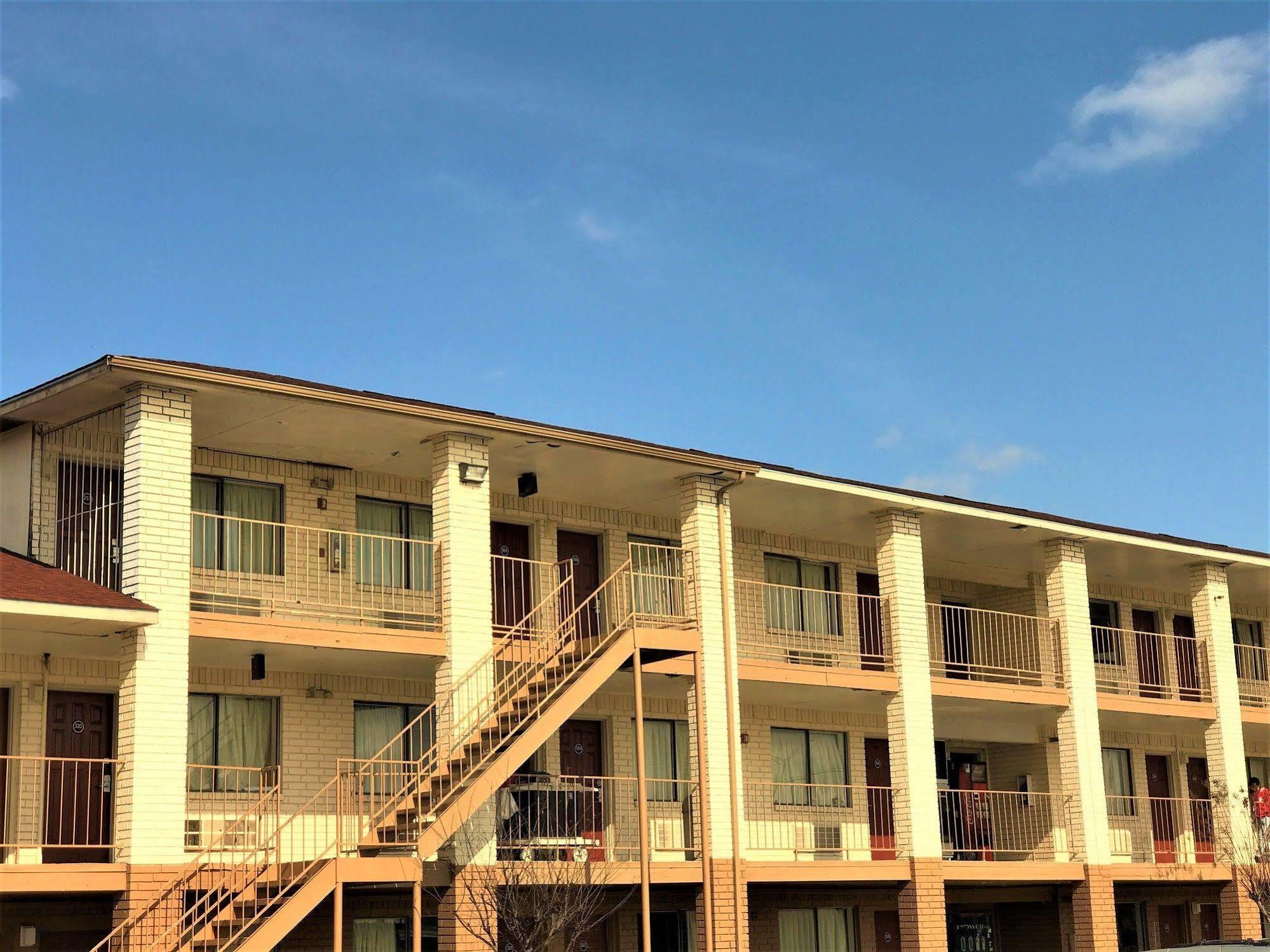 Hometowne Studios By Red Roof San Antonio E - Frost Bank Center Exteriör bild