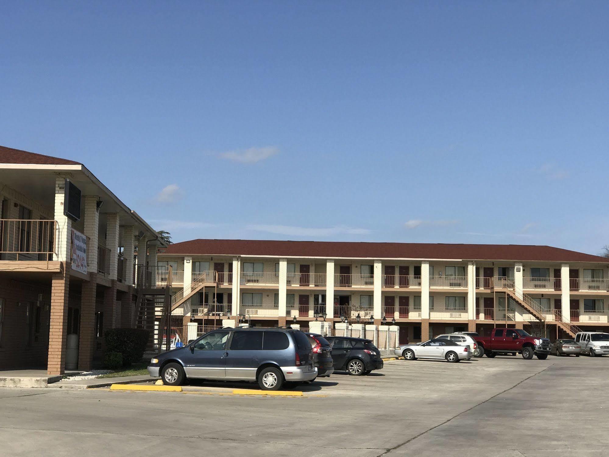 Hometowne Studios By Red Roof San Antonio E - Frost Bank Center Exteriör bild